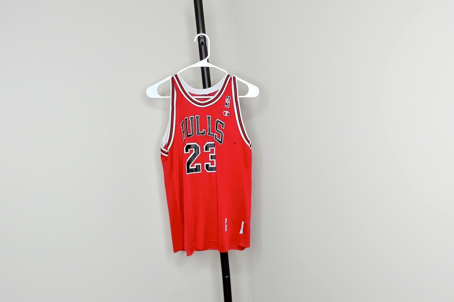 Red Chicago Bulls Michael Jordan jersey - S