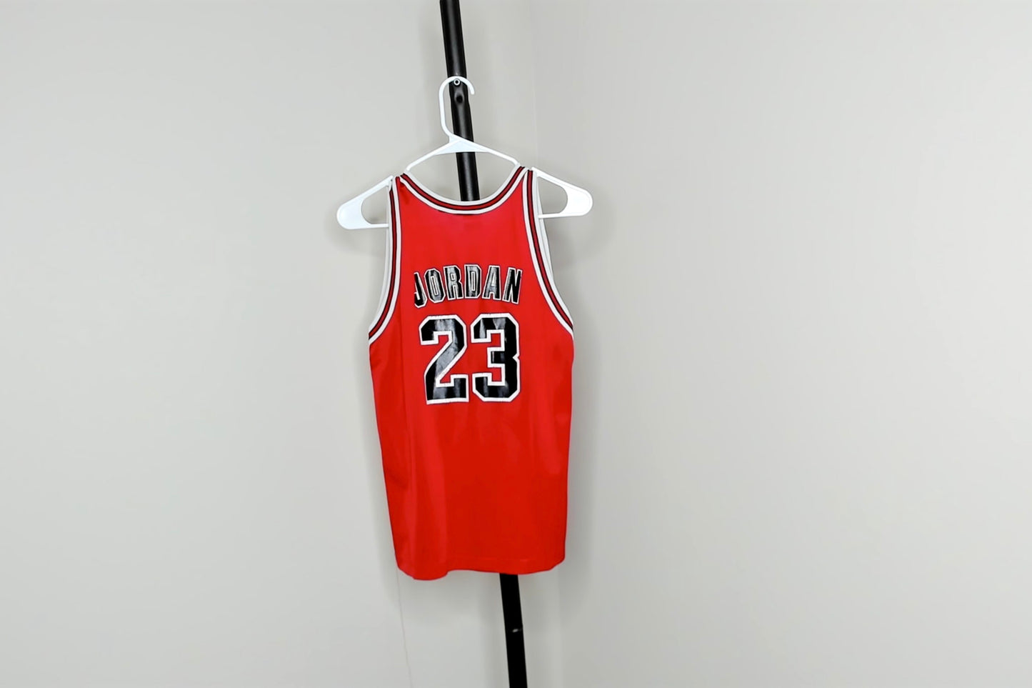 Red Chicago Bulls Michael Jordan jersey - S