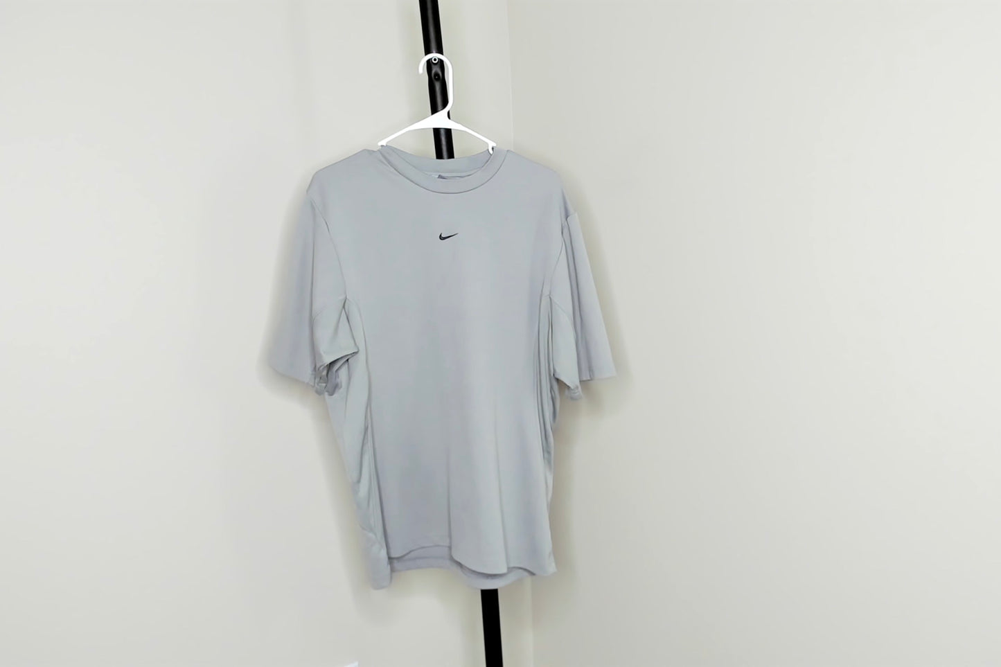 Silver Nike T Shirt - L