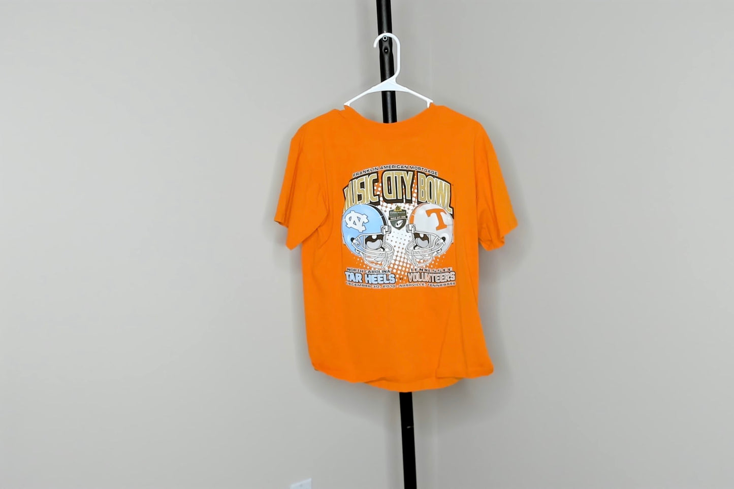 Orange 2010 Music City Bowl NCAA Football T Shirt - M