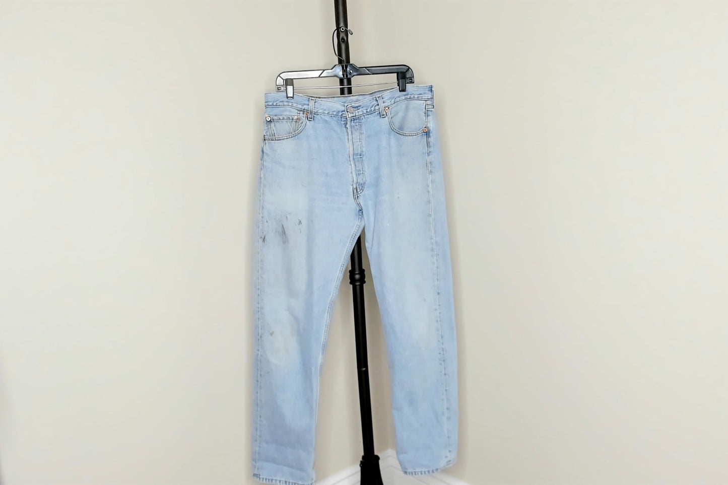 Light Blue Levi's 501 Jeans - 36 X 32